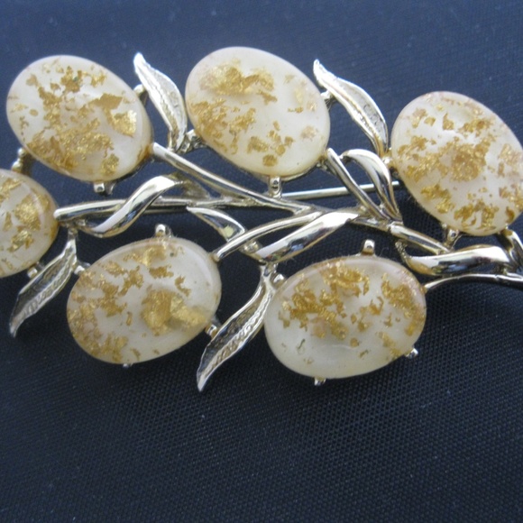 Vintage Lucite Gold Leaf Brooch - Picture 2 of 4